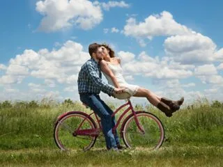 picture showing a beautiful and memorable romantic scene with a girlfriend !