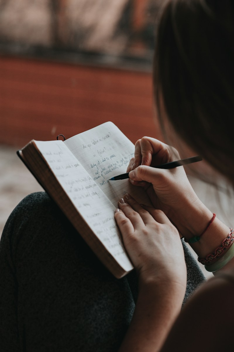 key steps to follow it - person noting down the list to do